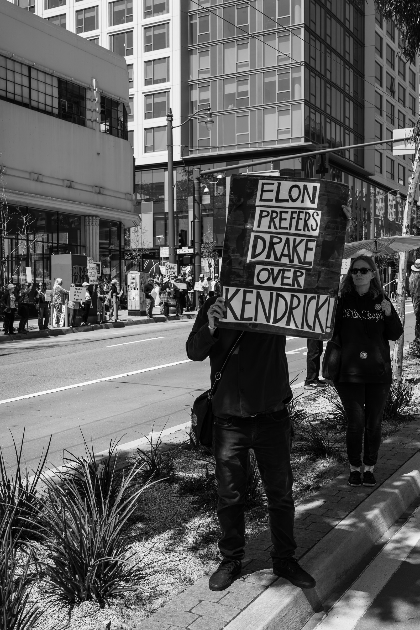 Elon prefers drake over kendrick